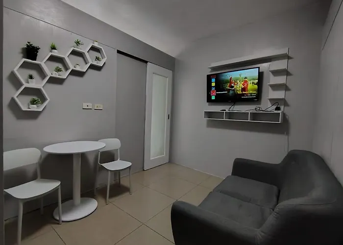 Apartment Ideal Suites Moa - 2 Bedroom At Shore Residences - Good For 6 Guests Manila